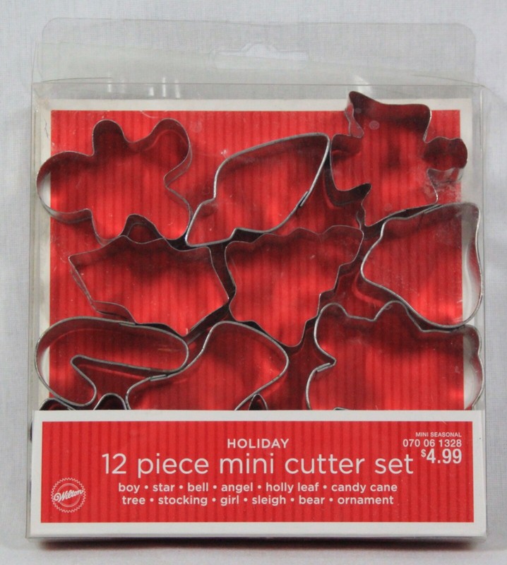 2007 WILTON HOLIDAY 12 PIECE MINI COOKIE CUTTER SET + RECIPE NEW IN PACKAGE
