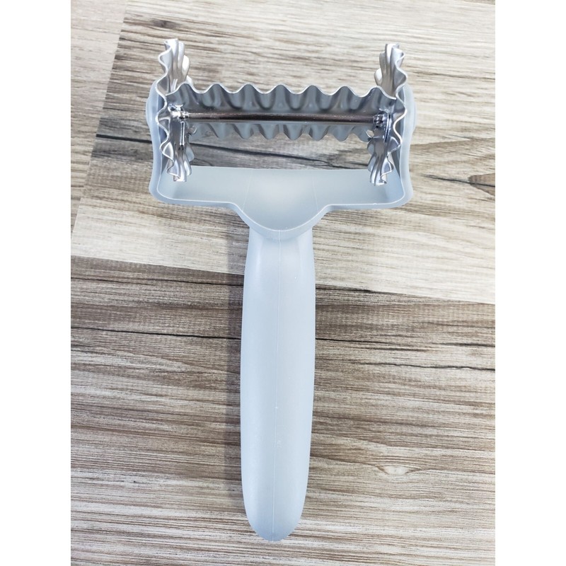 PAMPERED CHEF ROLLING COOKIE CUTTER # 1442 NEW OPEN BOX gallery