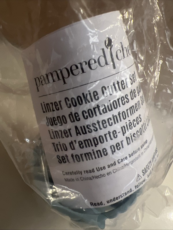Pampered Chef Linzer Cookie Cutter Set #101221 Teal 3-in-Pack New Sealed Package gallery