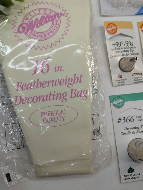 NEW LOT!🚨Wilton Cake Decorating Bag Ring Set Piping Tips 366/352/2010/102/2110+ gallery