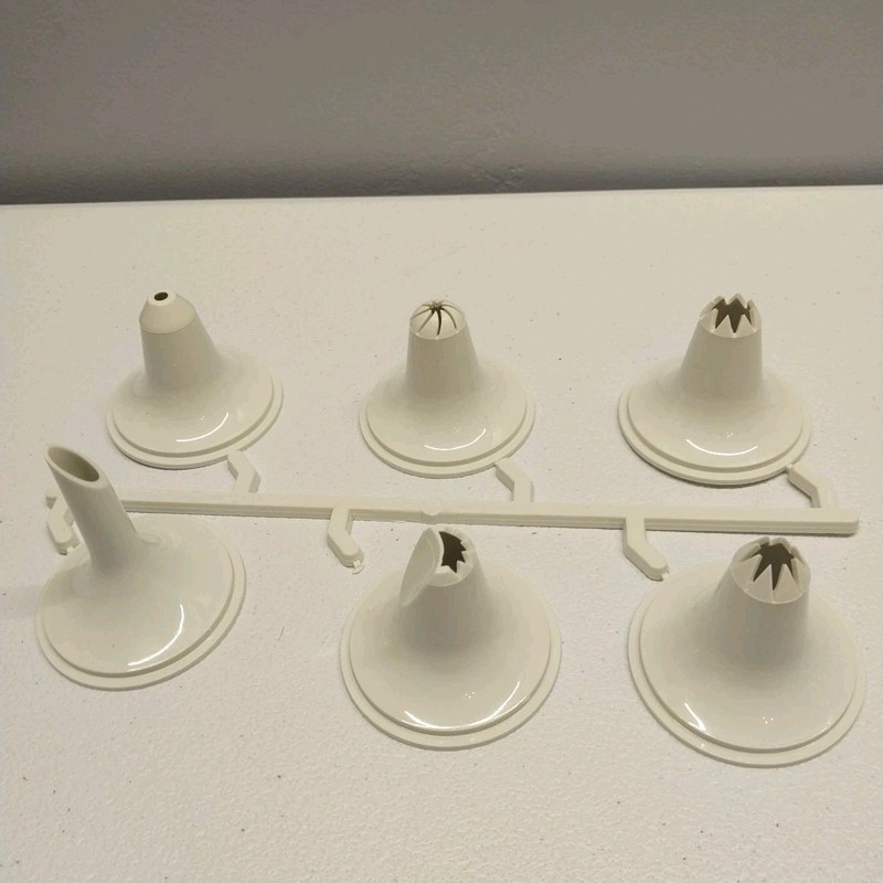 Pampered Chef Easy Accent Decorator Replacement Tips 6 Icing Nozzles NOS
