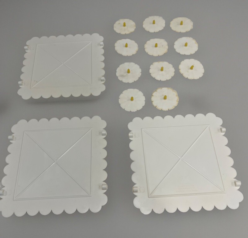 Lot Cake Decorating Wilton Daisy 11 Flowers 12 Yw Inserts 3 Separators 503-1292 gallery