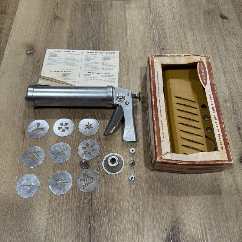 Vintage Wear-Ever Cookie Gun & Pastry Decorator #3365 In Original Box w/Recipes
