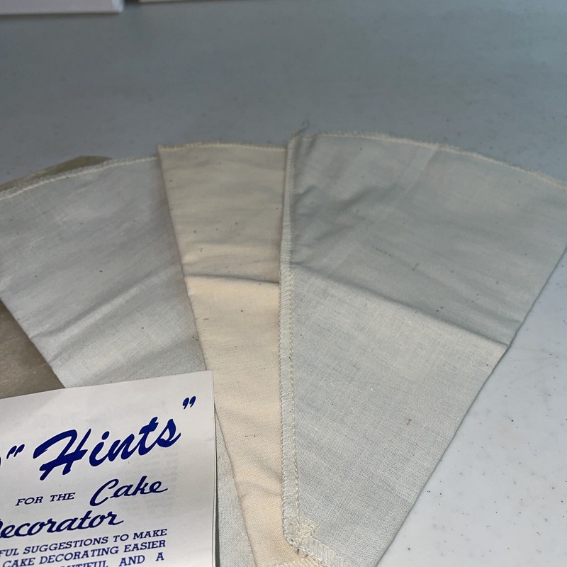Vintage Set Of 3 Bonley Product Co Icing Bags And 4 Icing Tips With Instructions gallery