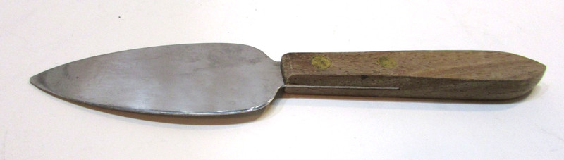 Vintage 1.25" Wide Curved Triangle Spreader 6.75" Stainless Steel w Wood Handle gallery