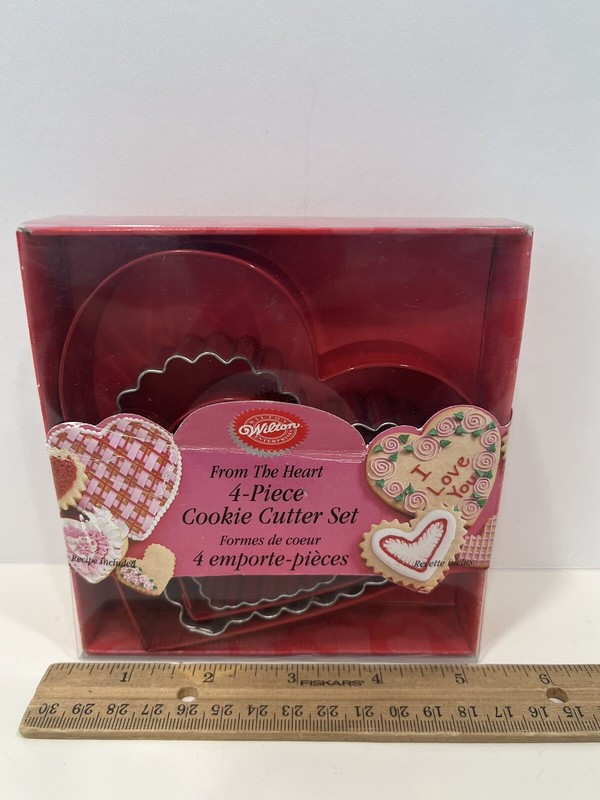 Vintage Wilton Valentine’s Heart Metal Cookie Cutter Set 4 Piece Boxed New 1998