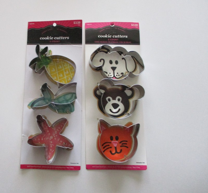 Lot of 2 Set of 3 Mixed Cookie Cutters