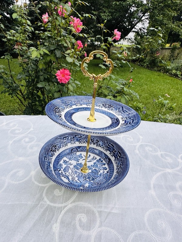 2-Tier Cake/Dessert Stand Blue willow pattern w/ Gold Tone Handle gallery