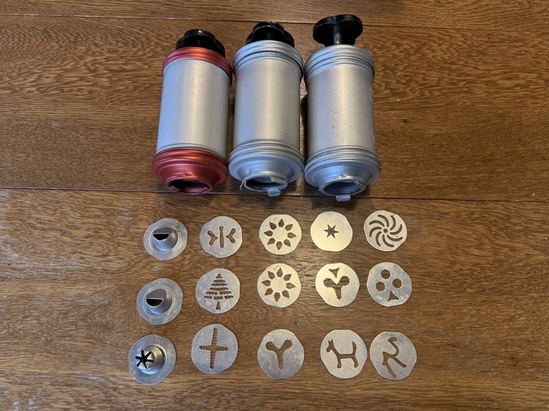 Set of 3 Vintage Mirro Aluminum Cookie Presses Butter Spritz w/12 Discs 3 Tips