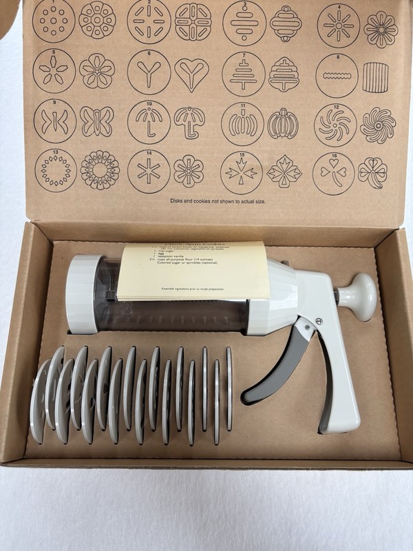 Vintage The Pampered Chef 1525 Cookie Press Set, 16 disks, Retired Discontinued