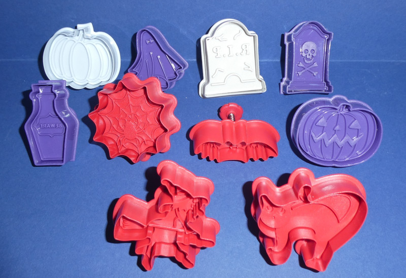 NEW, UNUSED LOT OF 10 HALLOWEEN THEME 2"-3" COOKIE STAMPS - ALL DIFFERENT DESIGN gallery