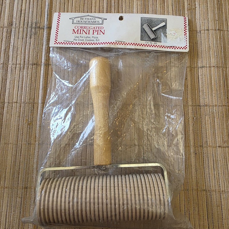 NOS BETHANY HOUSEWARES MINI CORRUGATED 5″ ROLLING PIN LEFSE, PIE CRUST, PIZZA