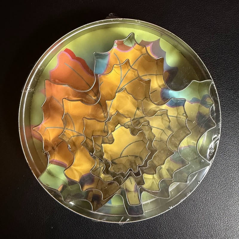 5 Piece Maple Leaf Cookie Cutter Set Stainless Steel Storage Tin Various Sizes