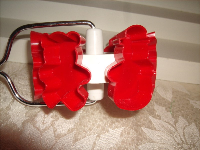 WILTON 1992 SANTA'S COOKIE WHEEL CHRISTMAS COOKIE CUTTER WHEEL gallery