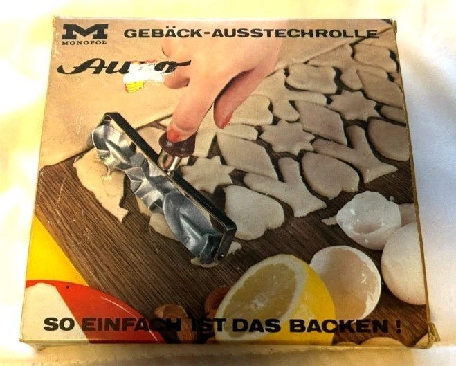 VTG AUSSTECHROLLE GERMAN Metal Cookie Cutter / Roller AURO Monopol GEBACK