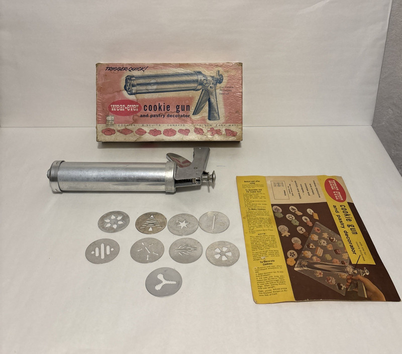 Vintage Wear-Ever Cookie Gun Pastry Decorator Trigger-Quick In Box 9 Discs gallery