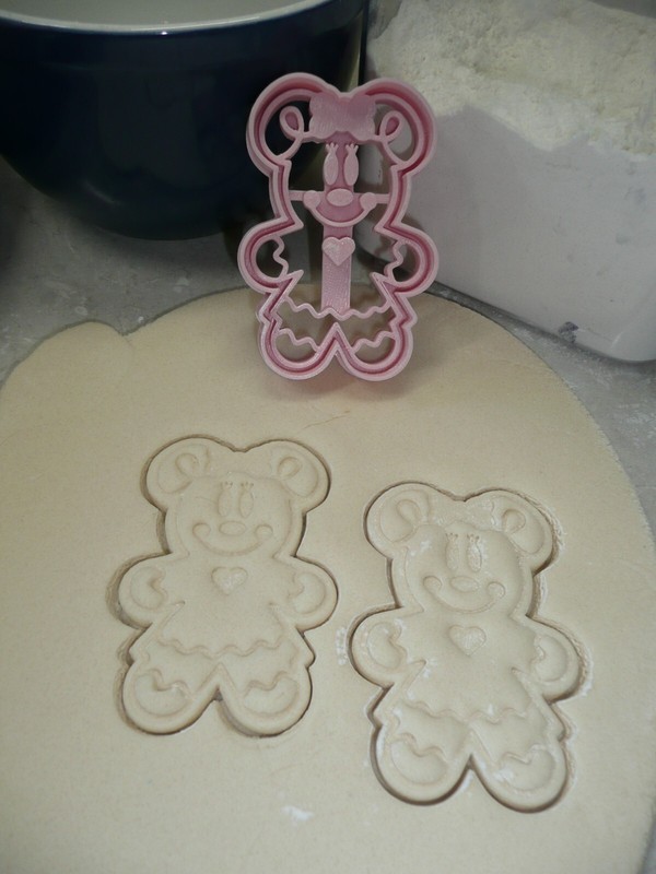 MAGICAL MOUSE WITH BOW THEMED GINGERBREAD CHRISTMAS COOKIE CUTTER USA PR4938 gallery