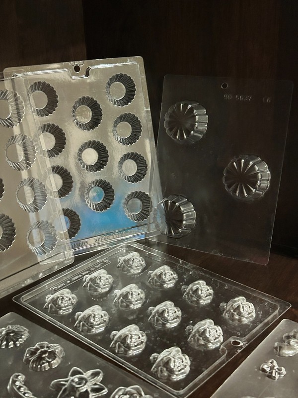 10-Piece Variety Set of Clear Chocolate & Candy Molds – Floral, Fruit, and Bow gallery
