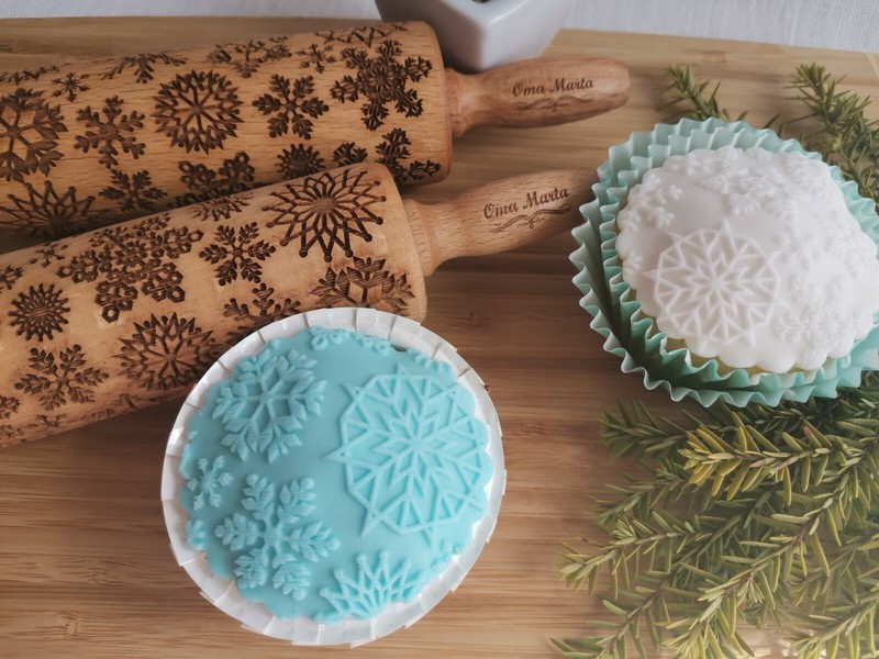 Snowflakes Engraved Rolling pin Embossed Rolling Christmas cookies Carved molds gallery