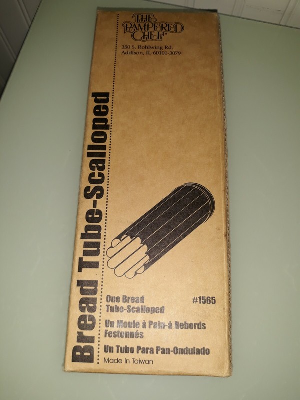 PAMPERED CHEF Scalloped Shaped Bread Tube #1565 w Original Box & Instructions