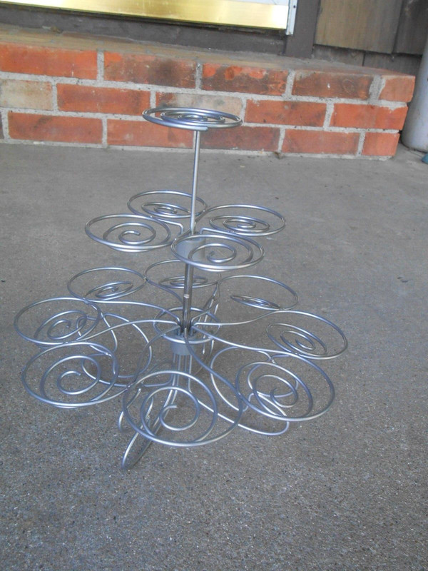 Wilton CUP CAKES N MORE STAND/HOLDER in original box