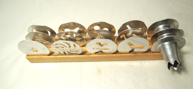 Mirro 3 Inch Cookie Press 12 Disks 3 Tips + Wooden Disc Holder gallery