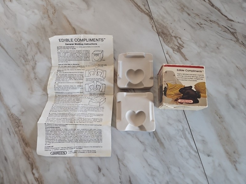 JAREEN EDIBLE COMPLIMENTS HEART SHAPED BUTTER CANDY MOLD 1980