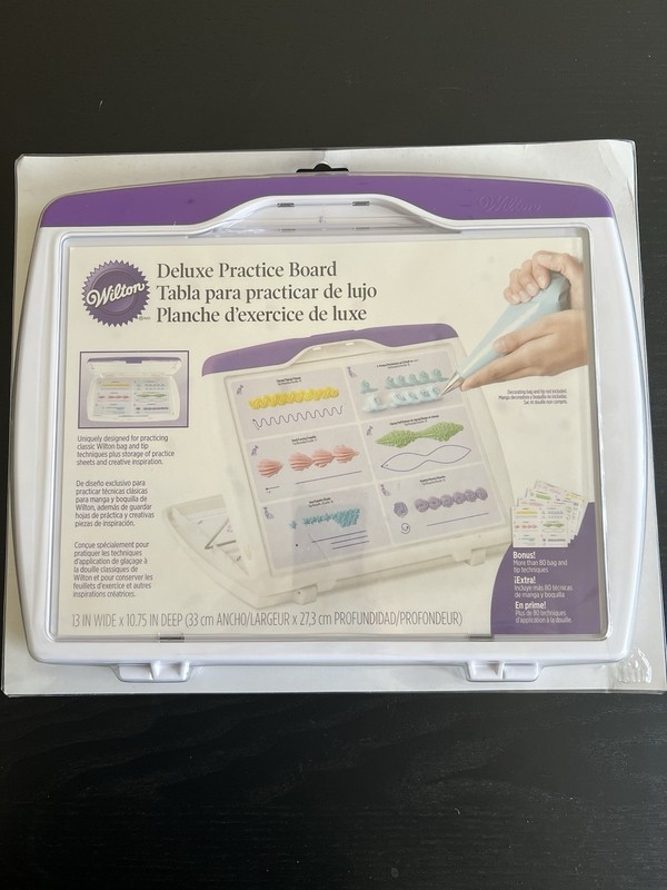 Wilton Cake Decorating Bundle gallery