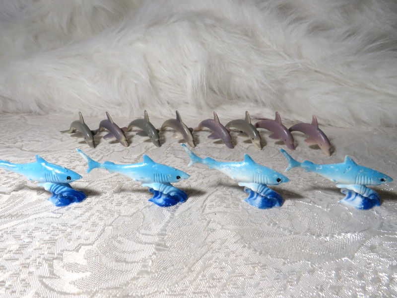 LOT OF 18 VINTAGE PLASTIC BARRACUDA DOLPHIN SHARK CUPCAKE CAKE TOPPERS HONG KONG gallery