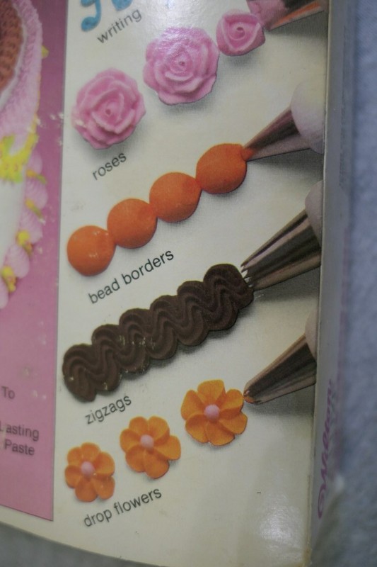 Vintage 1981 Wilton 2104-6063 Deluxe Cake Decoration Set Kit 29 Pieces gallery