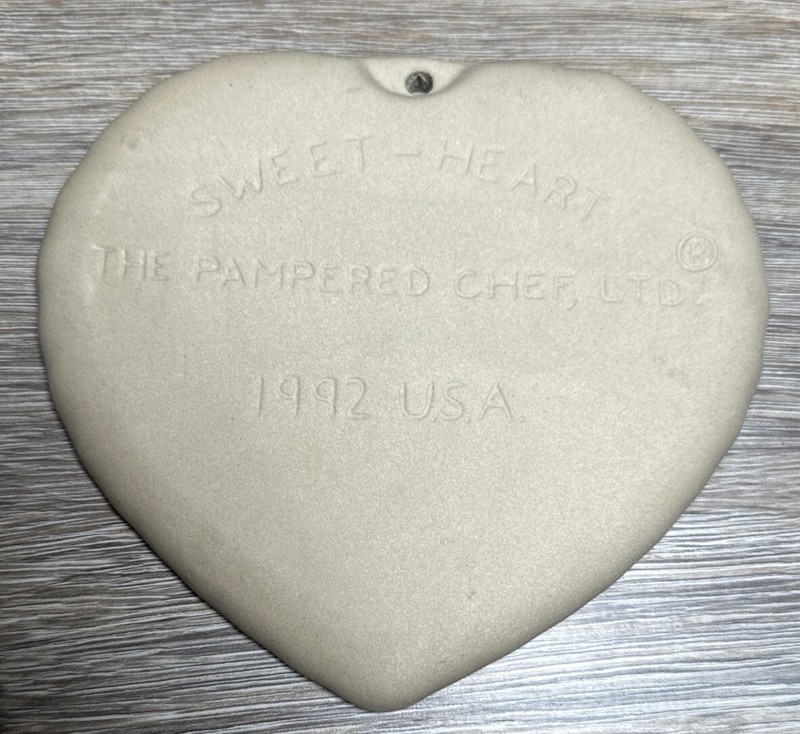 The Pampered Chef 1992 Sweet-Heart Cookie Mold Clay Stoneware Vintage USA gallery