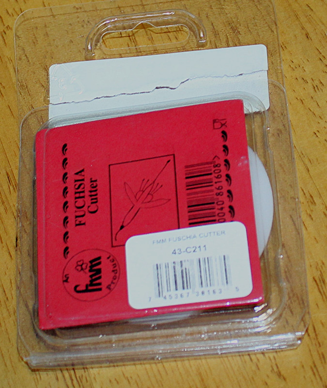FMM: FUCHSIA CUTTER Fondant/Gum Paste #43-C211 - Unused Open - 2Pc Plastic gallery