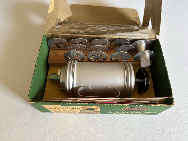 Vintage Mirro Cooky Spritz Cookie Pastry Press w/ Wood slot storage gallery