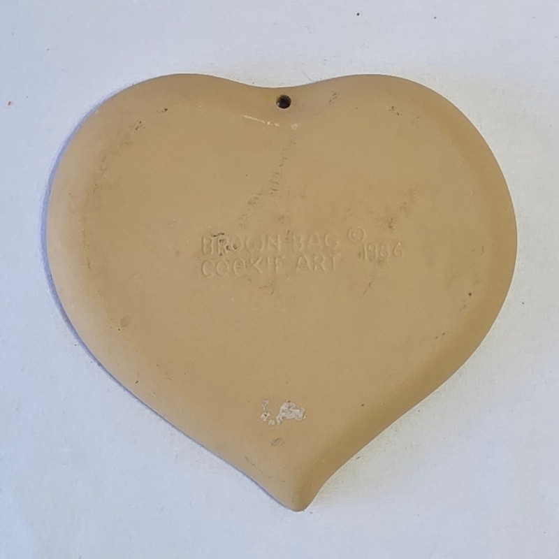 Brown Bag Cookie Art Heart Mold 1986 Vintage Baking Kitchenware gallery