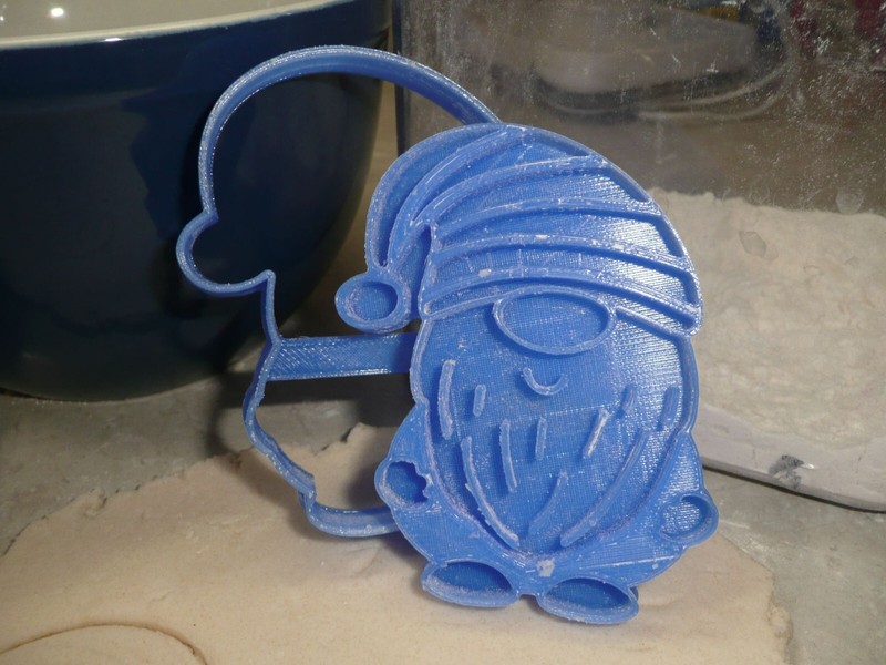 GARDEN GNOME STYLE 1 SET OF 2 COOKIE CUTTER AND DETAILED STAMP USA PR1619 gallery