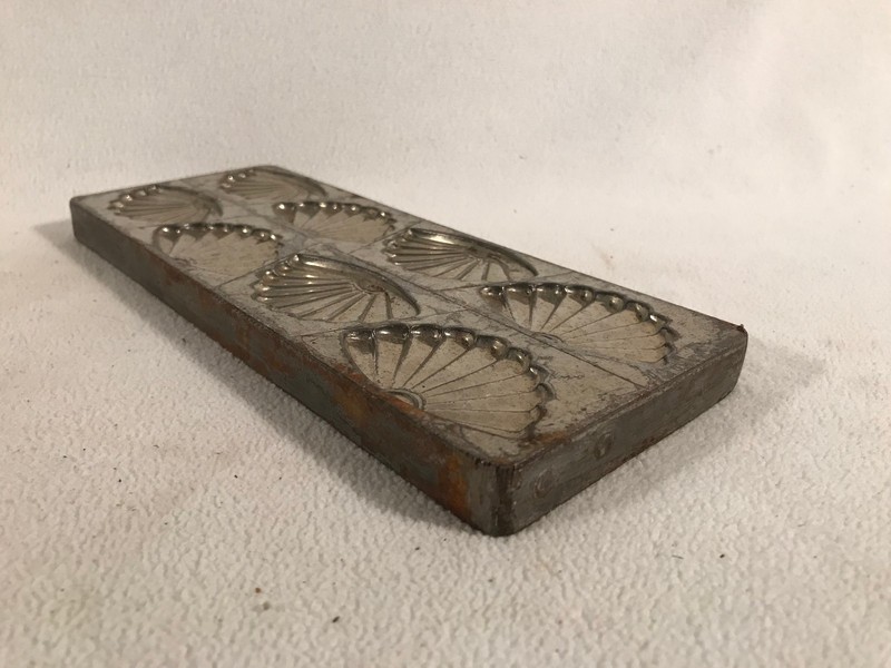 Vintage J.V.D. Klip Aluminum Candy Chocolate Rotterdam Holland Mold ~ Shells gallery