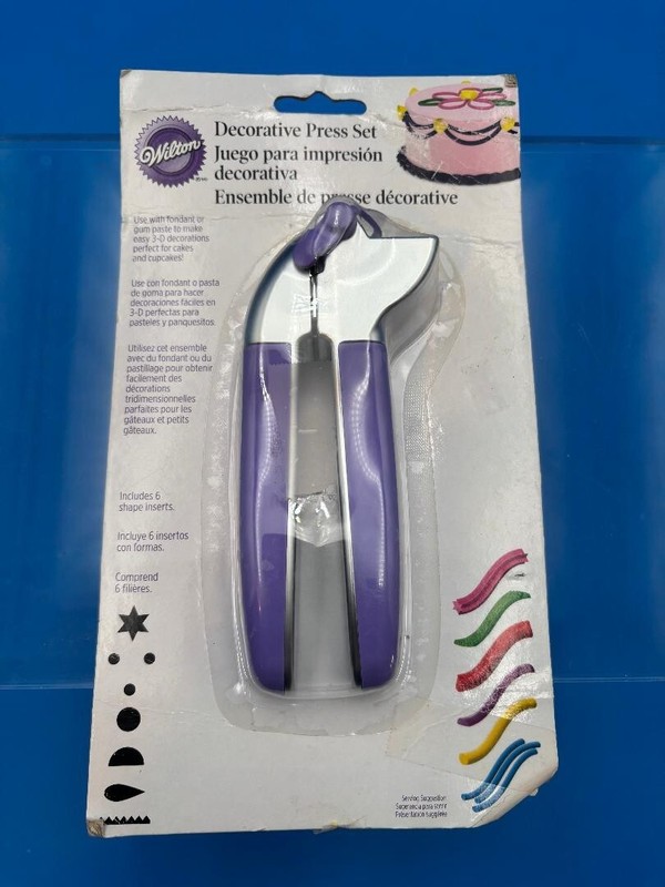 Wilton Decorative Hand Press Set 6 Shapes 3D Fondant and Gum Paste Decorations