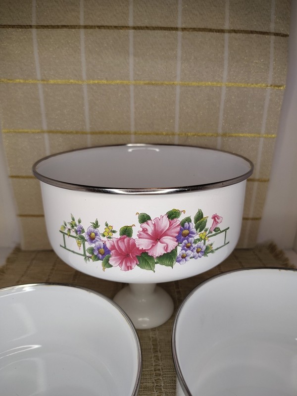 Vintage Set - 3 Enameled Metal Nesting Mixing Bowls Pink Roses Purple Flower 90s gallery