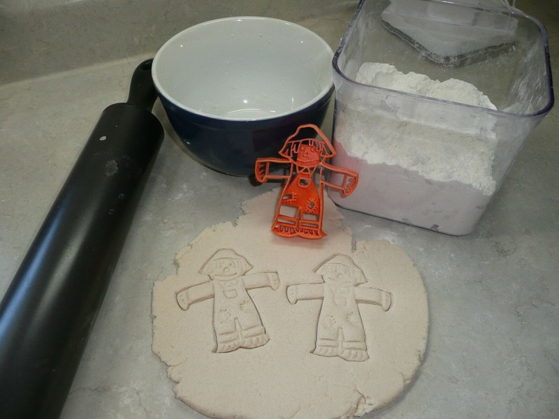 SCARECROW FULL BODY HALLOWEEN FALL SEASON COOKIE CUTTER USA PR4416 gallery