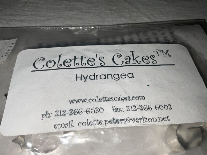 Hydrangea Cutter Colette’s CakesPeters 1 1/8", 1 1/2" + 1 7/8" Fondant Sugar gallery