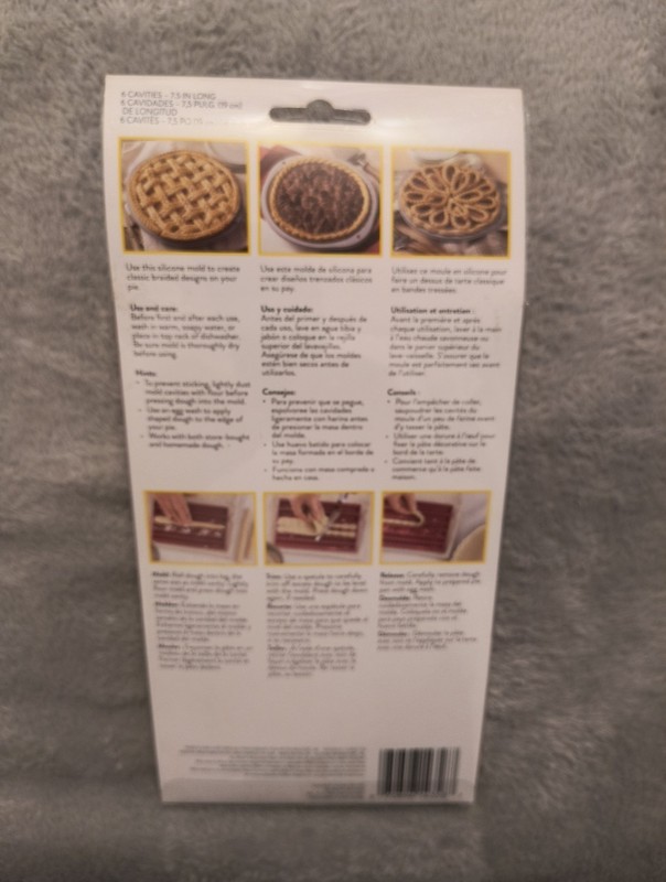 WILTON 6 Cavity Pie Crust Mold 7.5" Long Red Silicone To Create Prettier Pies gallery