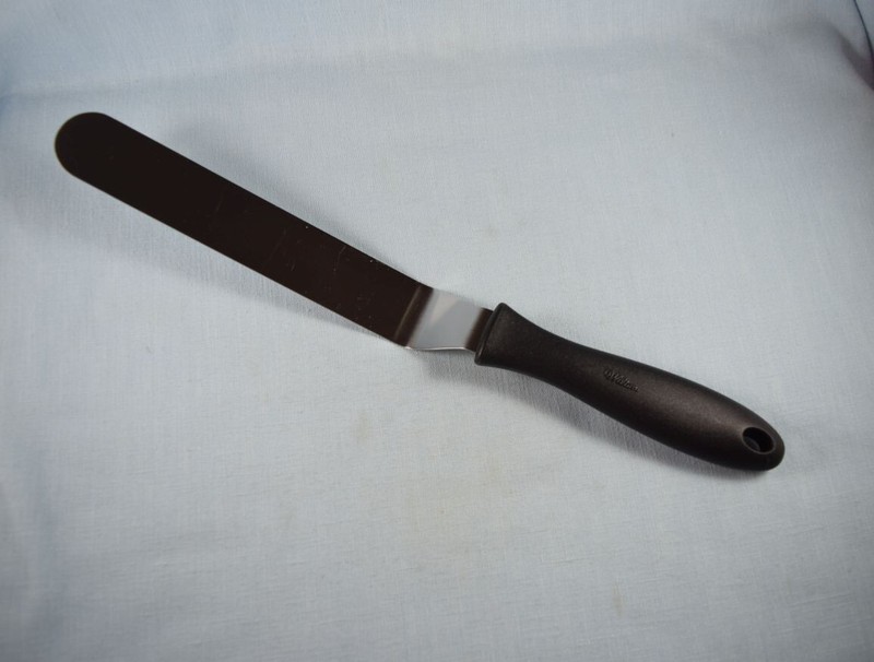 Wilton 13″ Stainless Cake Icing Spatula Angled Black Plastic Handle