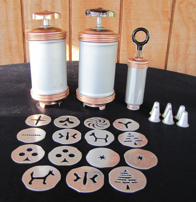 Lot of 2 Vintage Mirro Cookie Press & Icing Decorator Press w/Extra Discs gallery