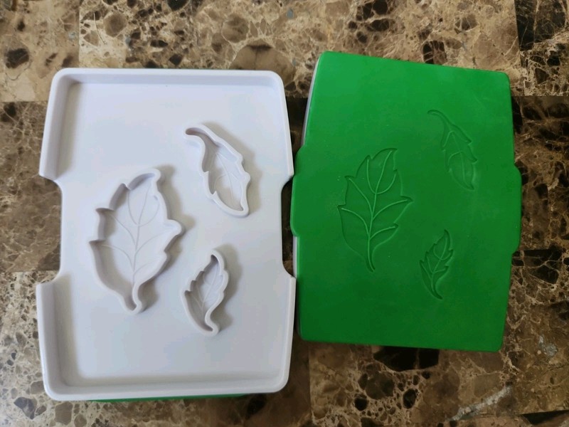 Wilton Rose Leaf Fondant Cut And Press Set Baking Tool