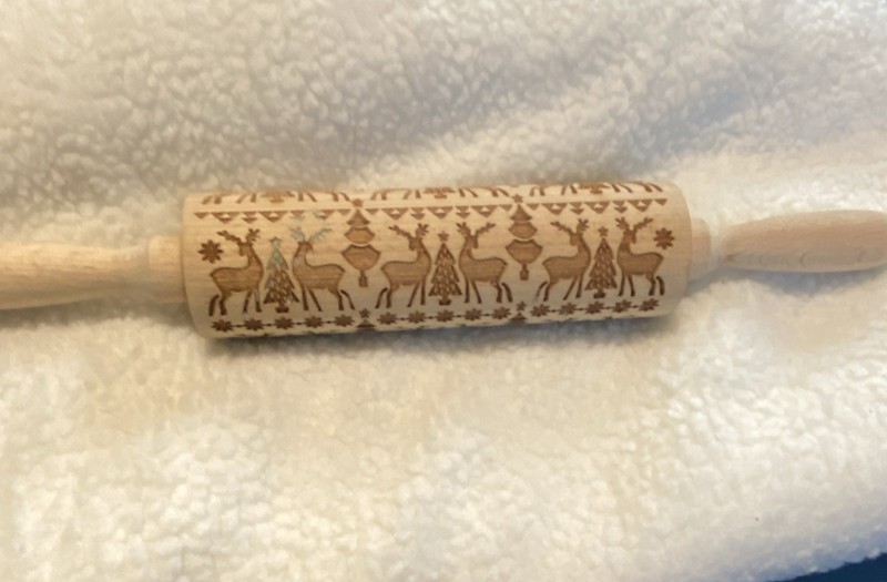 Wood Embossed Rolling Pin w/HandlesChristmas Reindeer Pattern 14 in x 2 1/2 in.