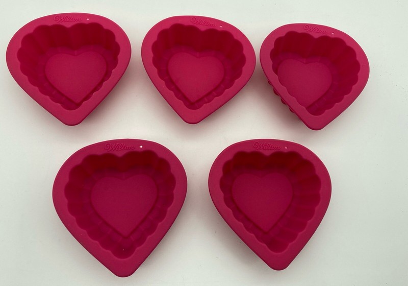 Wilton Mini Silicone Single Heart Shape Mold 4.5″x4″x2″ Baking, Valentine’s Day