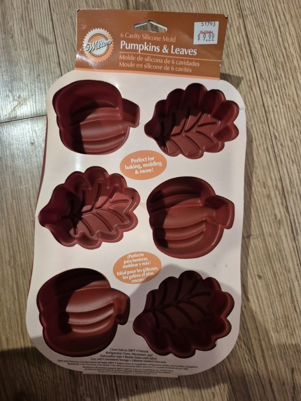 Wilton Silicone 6 Cavity Pumpkin & Leaf Sugarcraft Mold Brown 51793