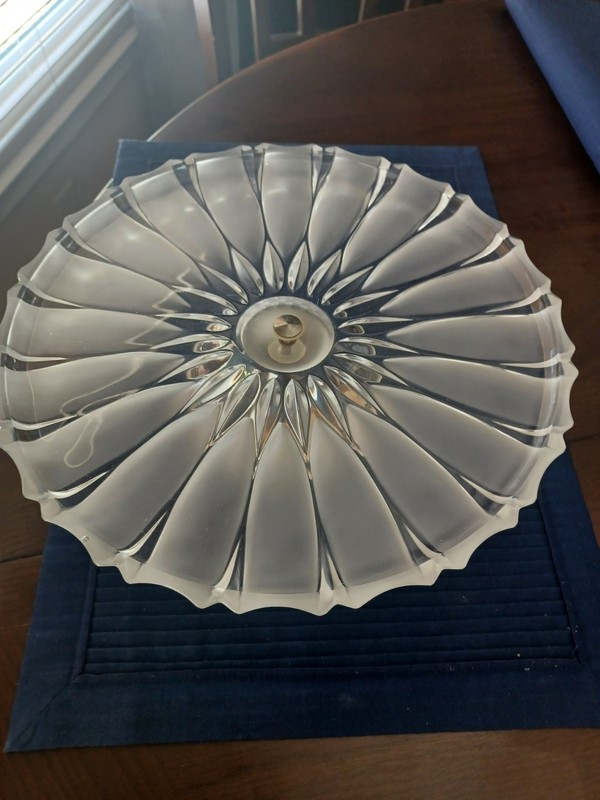 Cake Stand- Frosted Scallop With Silver Tone Base gallery