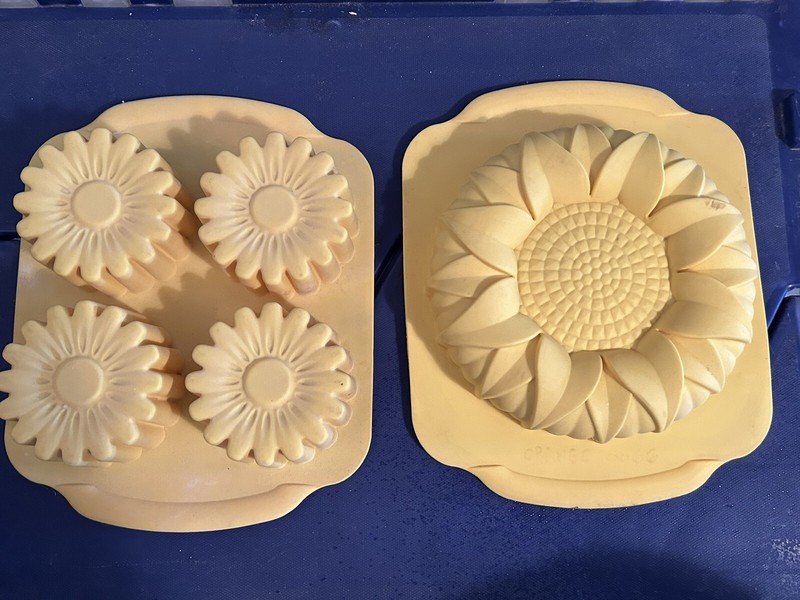 Silicone/ Plastic Candy And Craft Molds gallery