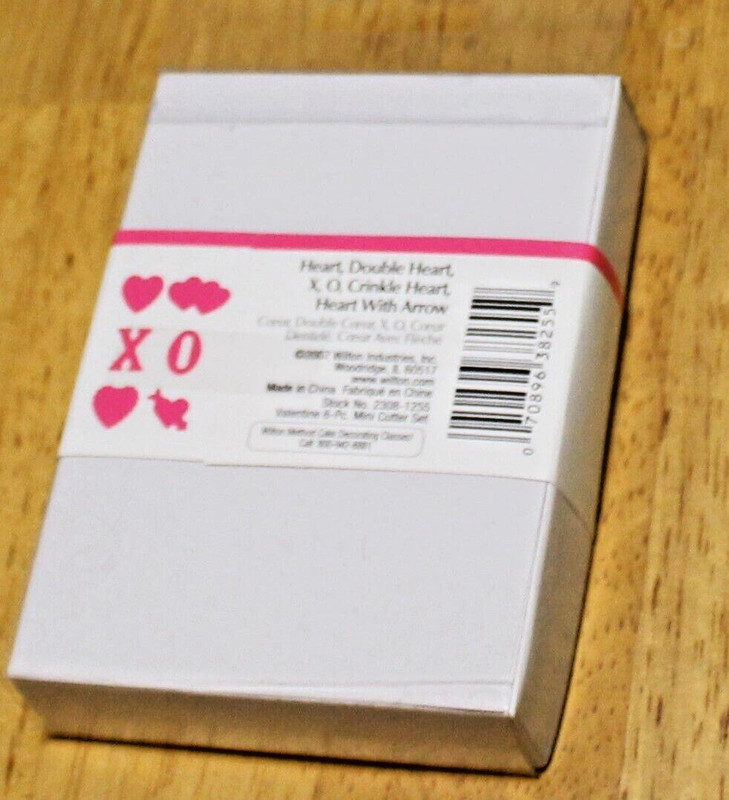 Wilton ~ 6 PC MINI SWEETHEART COOKIE CUTTER SET #2308-1255 - NEW - Metal - 1"x2" gallery